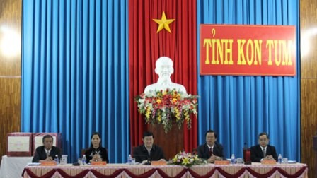  Chủ tịch nước Trương Tấn Sang làm việc với lãnh đạo tỉnh Kontum - ảnh 1